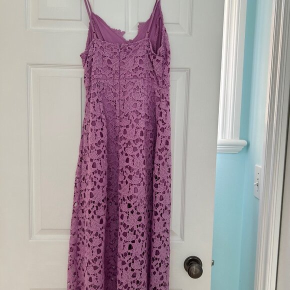 Lilac lace dress - Picture 2 of 9